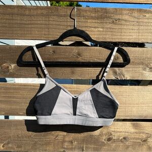 ALO Yoga Trace 2 Bra in black/gray